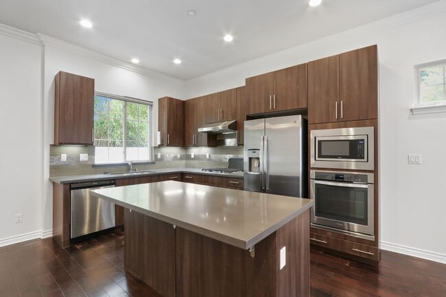 Photo - 908 N Santa Anita Ave