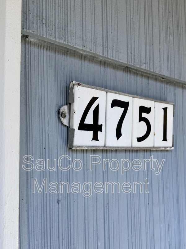 Photo - 4751 SW 53rd Ave