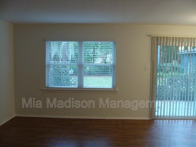 Photo - 112 Jacquelyn Dr