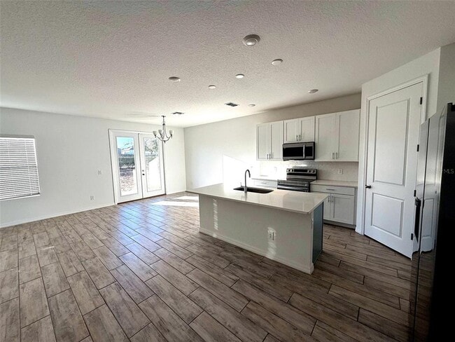 Photo - 2066 Derwent Dr