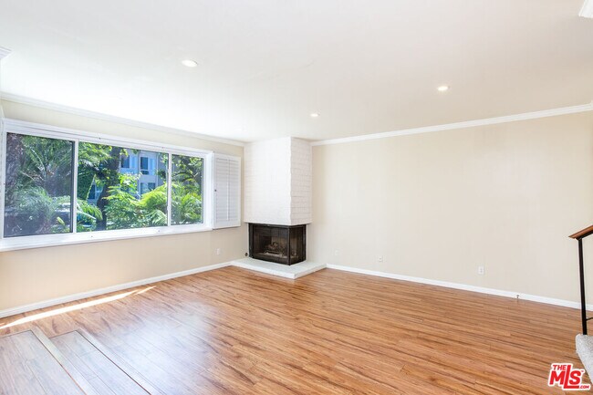 Photo - 910 19th St Unit 111