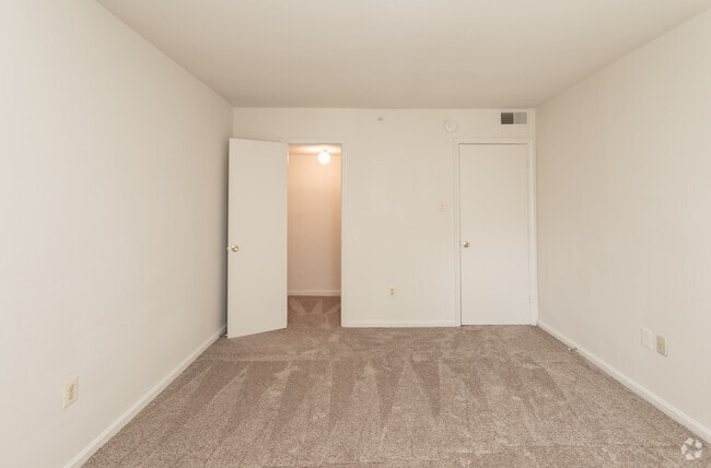 3BR, 2BA - 1189 SF