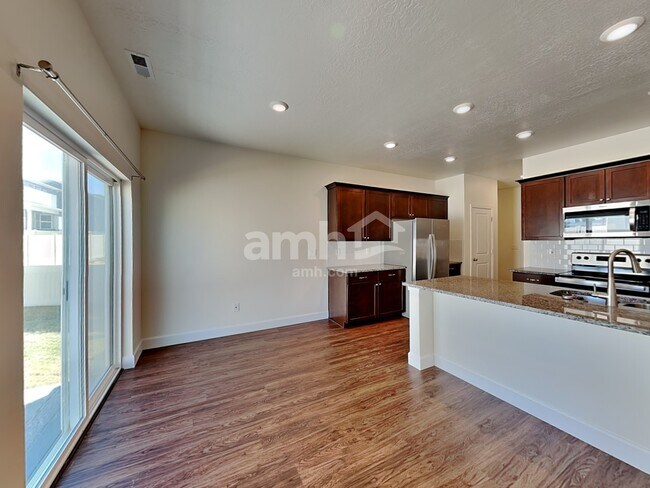 Photo - 2367 Surry Way