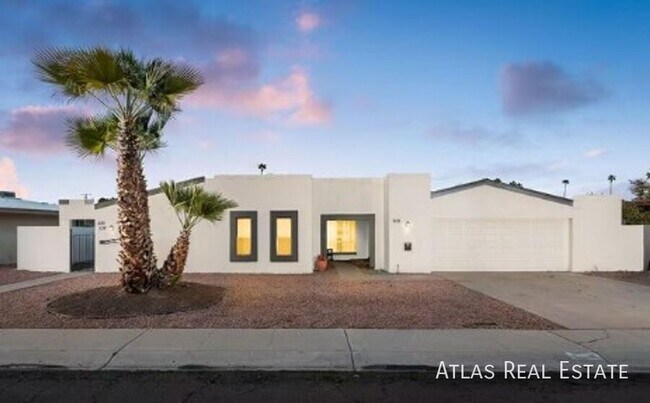 Building Photo - 528 W La Jolla Dr