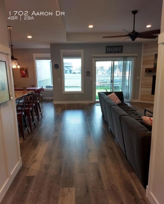 Photo - 1702 Aaron Dr