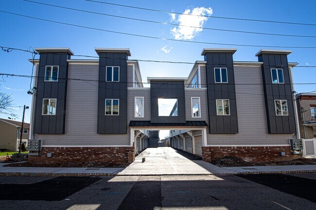Essex Apartments - Essex Apartments