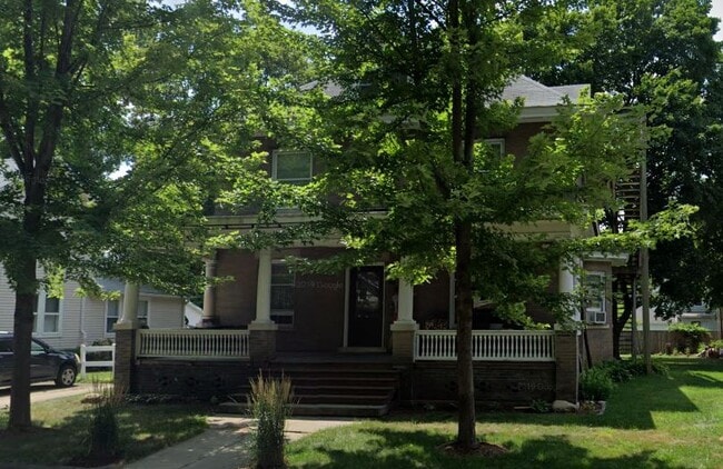 Building Photo - 609 East Walnut Street Unit 1