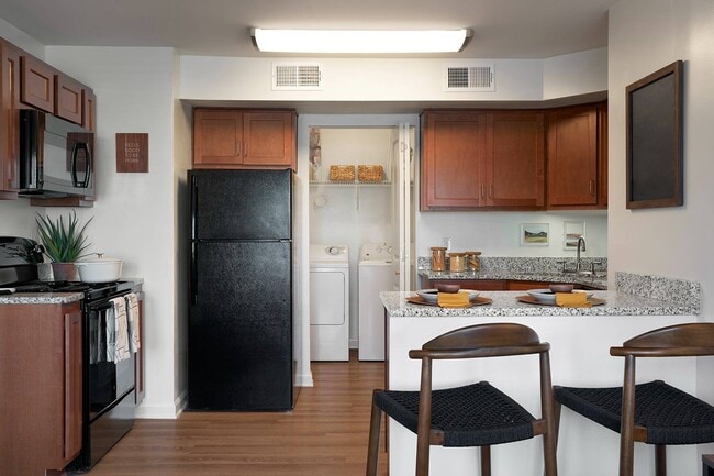 Enjoy the convenience of in-unit laundry and a fully equipped kitchen with granite countertops at The Preserve at Tuscaloosa.
