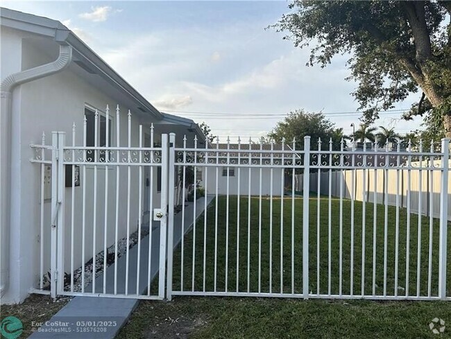 Building Photo - 6109 SW 30th St Unit 1 Rental