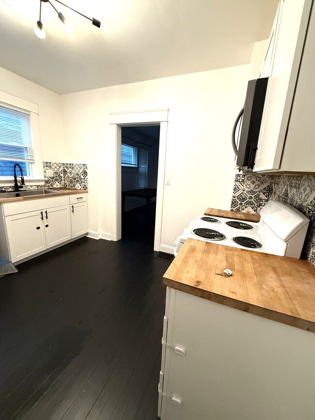 Photo - 731 E 28th St Unit 1