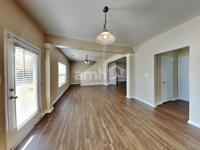 Photo - 612 Latimer Way