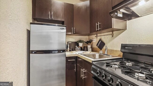 Building Photo - 710 Peachtree St NE Unit 1515 Rental