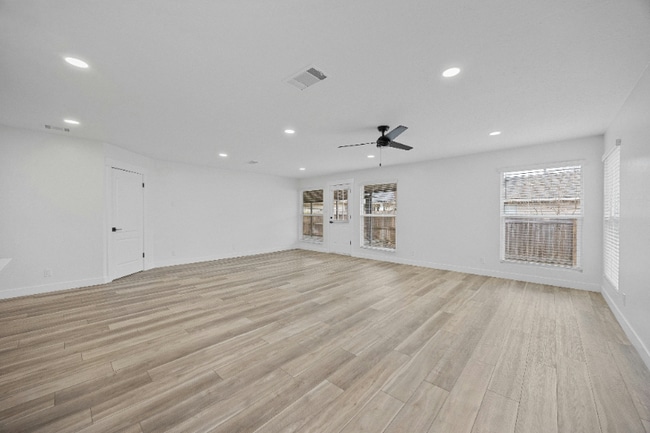 Photo - 602 Firethorn Ln