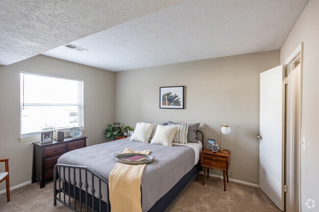 1BR, 1BA - 676SF - Bedroom