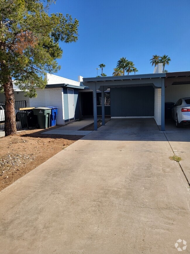Building Photo - 1166 N Catalina Ave Rental