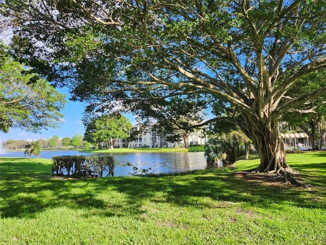 Building Photo - 9410 Poinciana Pl Unit 101
