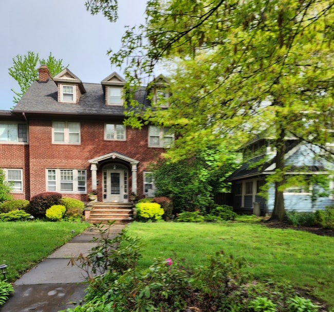 Building Photo - 2501 Euclid Heights Blvd Rental