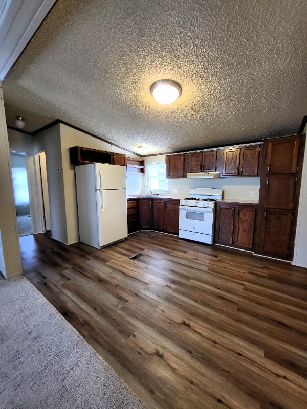 Photo - 2500 Mann Rd