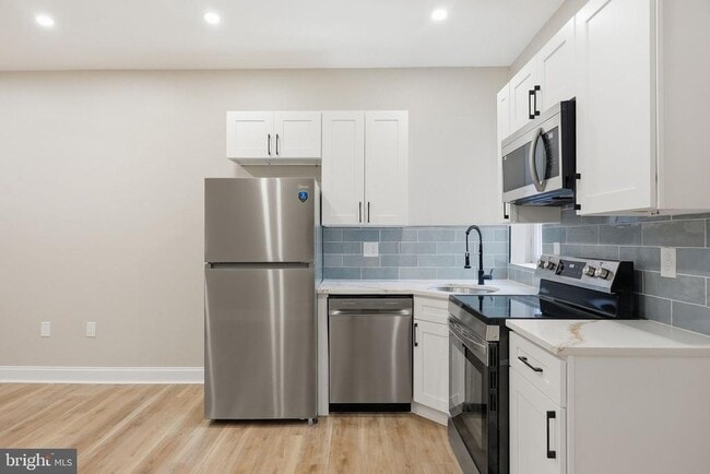 Photo - 865 N 47th St