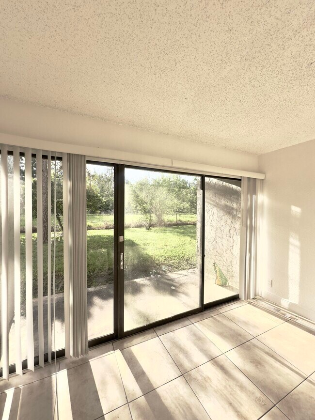 Photo - 1461 Windorah Way Unit B
