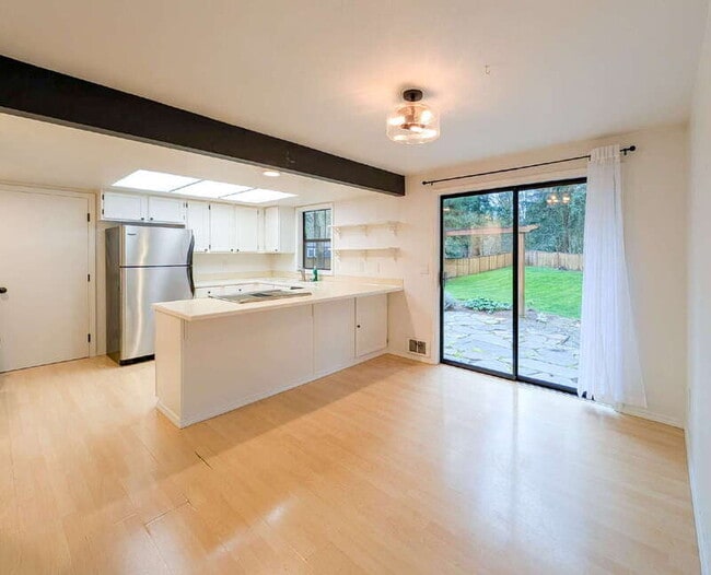 Photo - 115 E Jonathan Rd