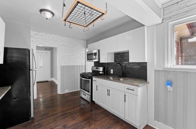 Photo - 243 Edgewood Pl