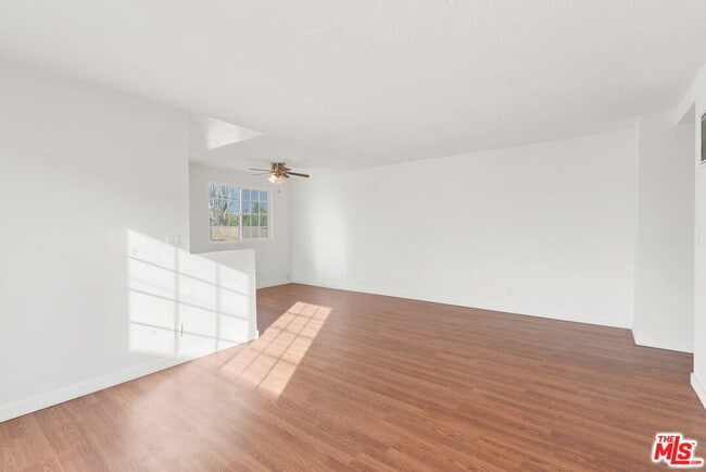 Photo - 12325 Oxnard St Unit 6