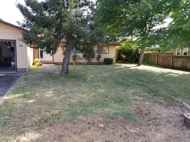 Building Photo - 281 Glen Dr Rental