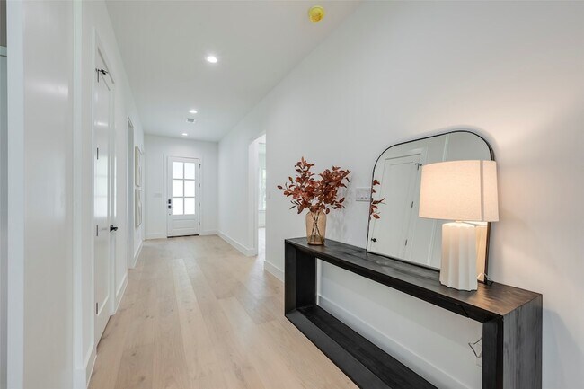 Photo - 5710 Vanderbilt Ave