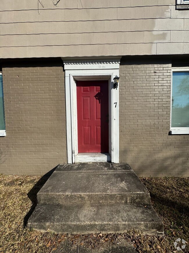 Building Photo - Cozy Two Story Townhome On Ingleside Unit G-7