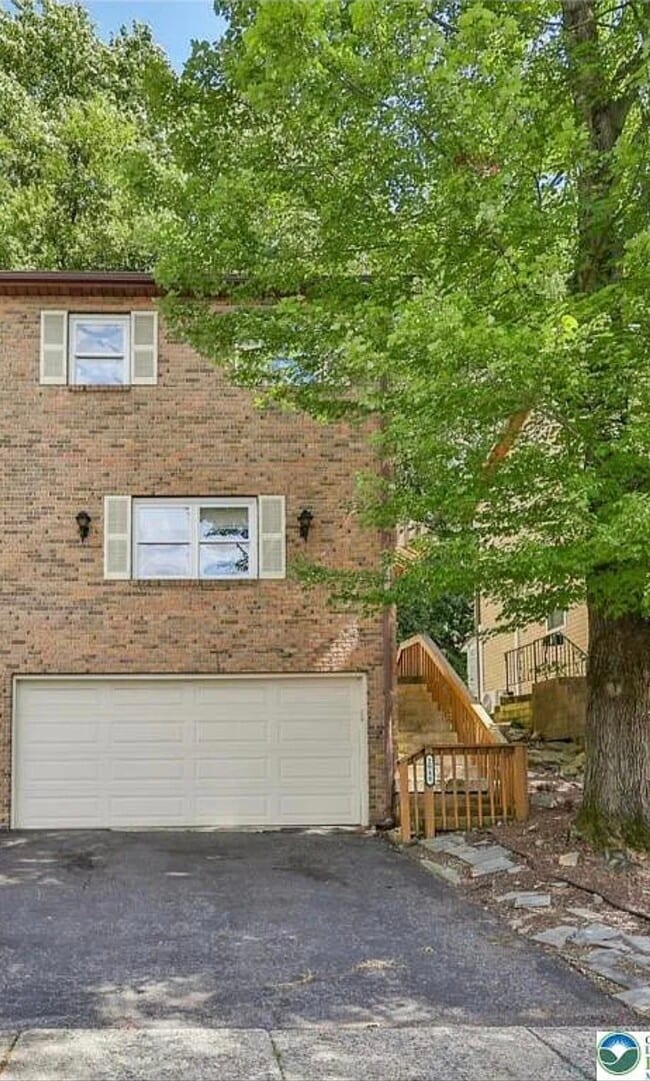 Photo - 2948 Klein St