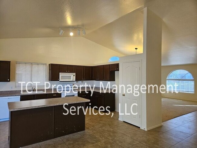 Photo - Beautiful Gilbert Home in the Coronado Ranch!
