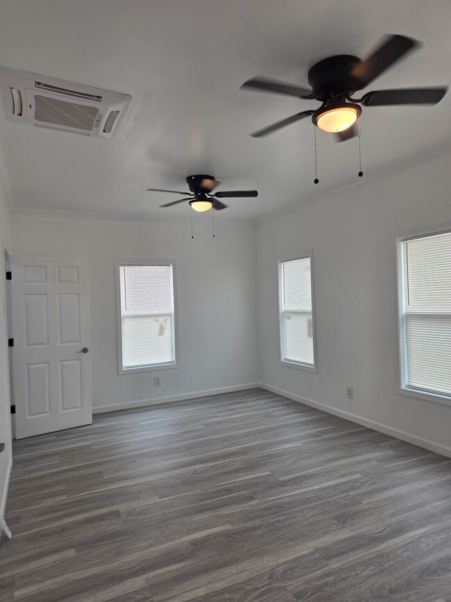 Photo - 1844 Line Ave Unit 1