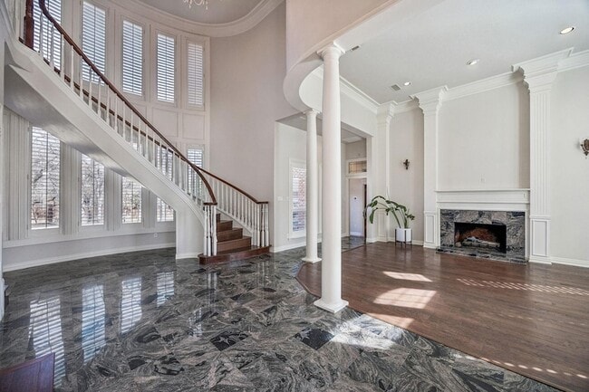 Photo - 2900 Creekview Dr