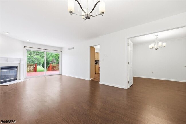 Photo - 73 Castleton Rd