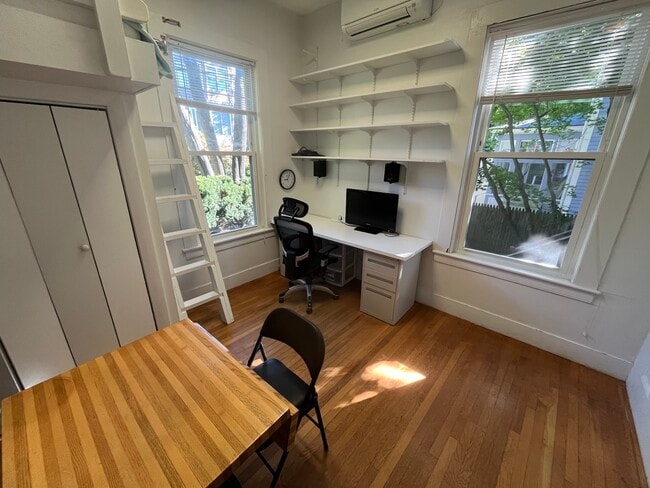 Building Photo - 15 Arlington St Unit 1st floor studio Rental