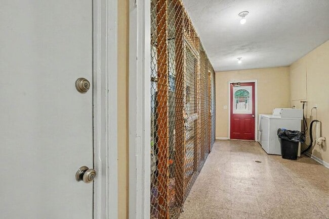 $774 1 bed/1 bath Apartment in Eastwood ***Ask about our Security Deposit Alternative!***