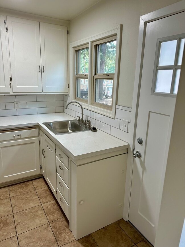 Photo - 1/2 Off 2nd Month's Rent Unit 04-1007