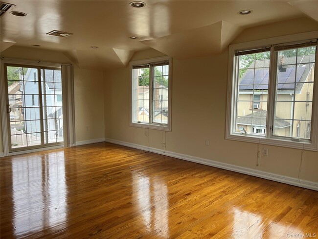27-07 Murray Ln Unit Second floor