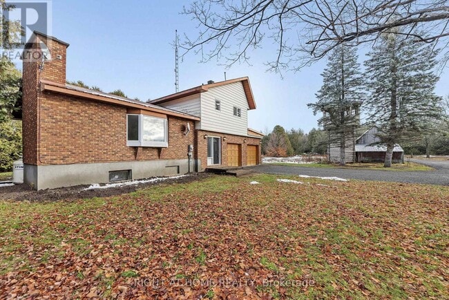 Photo - 1864 Manotick Station Rd