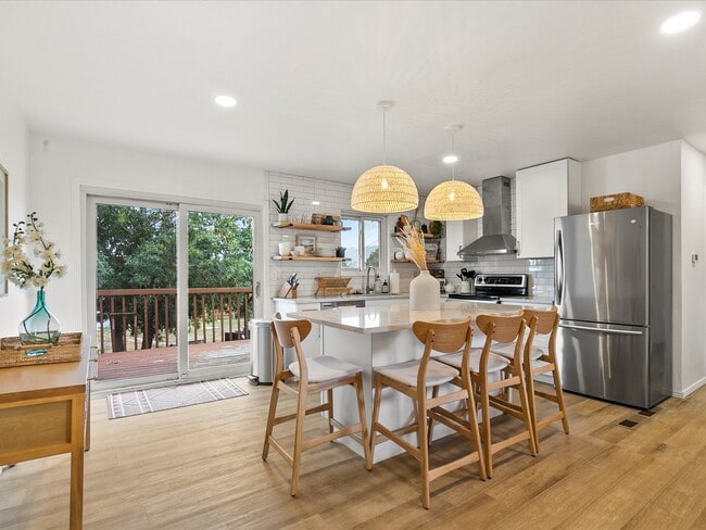 Photo - 144 Franklyn Ave