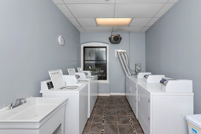 Photo - 635 W Barry Ave Unit 103