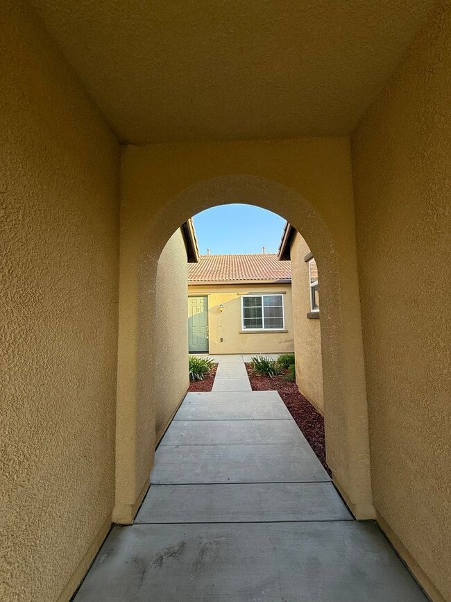 Photo - Beautiful 2014 Built Home - 5 bed 4 bath i...