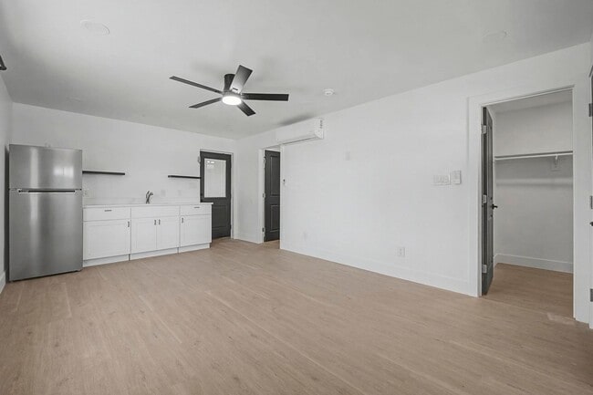 Photo - 3820 Grandview: Spacious 4-bedroom, 2-bath home with large bedrooms and no carpet