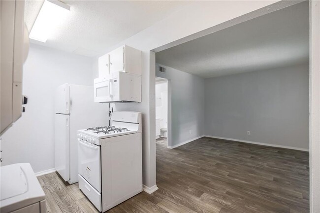 Photo - 2401 Manor Rd Unit 221