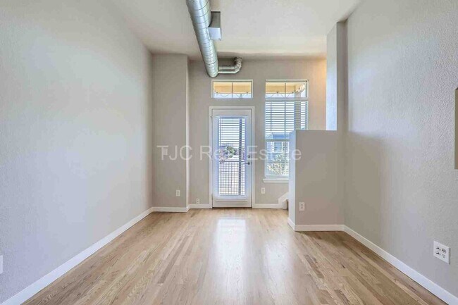 Photo - Two Balconies!