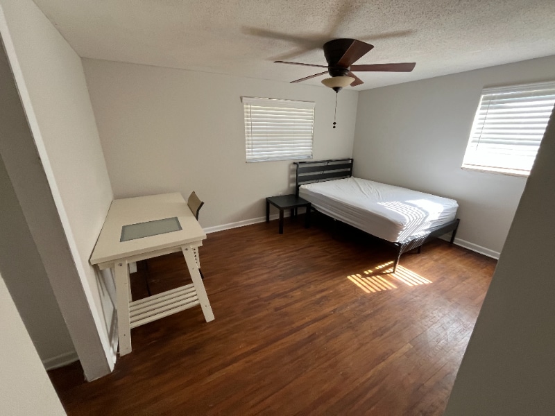 Photo - 740 Jenkins St