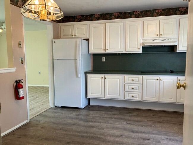 Photo - 335A Canterbury Ct
