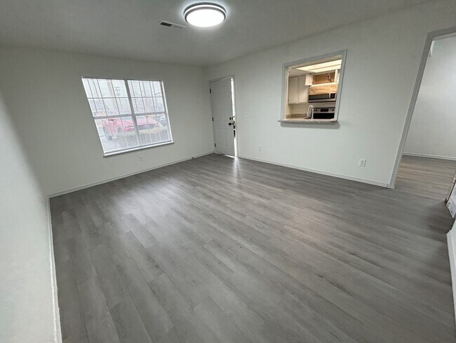 Photo - 329 Berry St