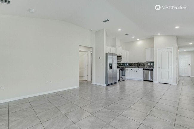 Photo - Like New In Nassau Crossing!